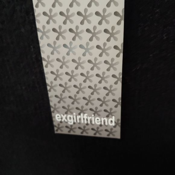 Woman's sweater - Picture 3 of 3